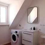 Bright + Cozy Dachgeschoss Maisonette Im Zentrum *