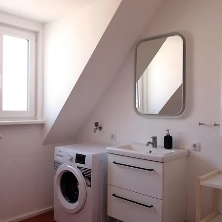 Bright + Cozy Dachgeschoss Maisonette Im Zentrum *